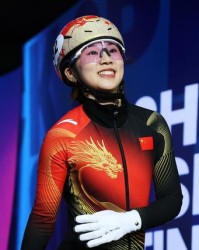 开云-距领奖台一步之遥，短道小将杨婧茹还想滑得更快