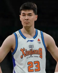 开云-阿不都全场8投5中、三分3中1得到13分3篮板1助攻1抢断